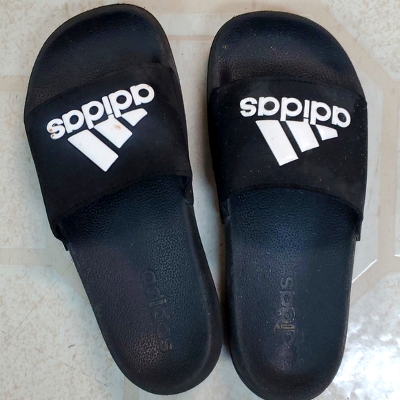 Adidas slides black white size 2 - Picture 2 of 7